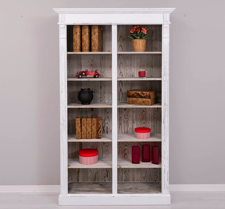 Regalwand aus Massivholz - Bücherregal mit Ornamenten