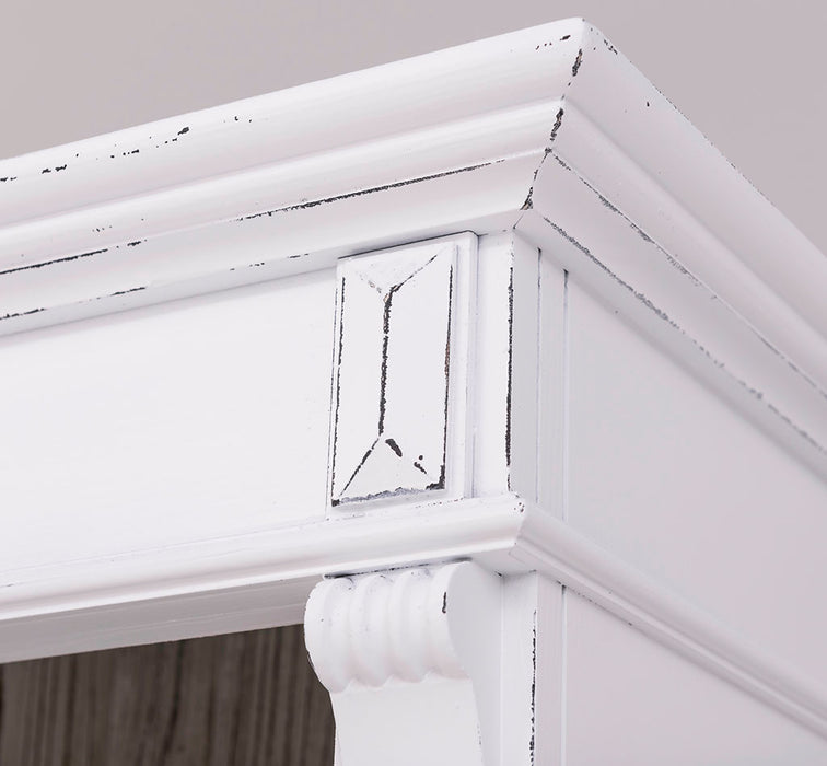 Regalwand aus Massivholz - Bücherregal mit Ornamenten