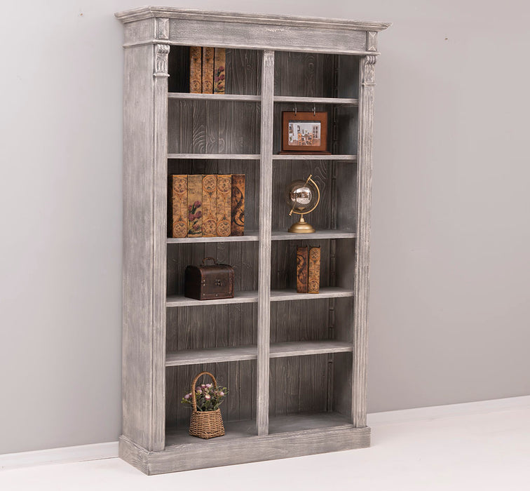 Regalwand aus Massivholz - Bücherregal mit Ornamenten