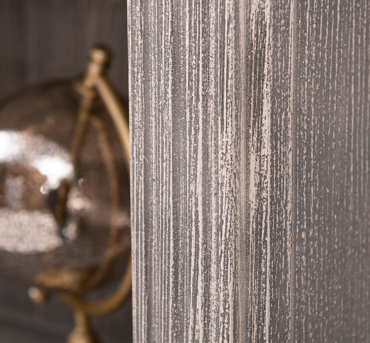 Regalwand aus Massivholz - Bücherregal mit Ornamenten