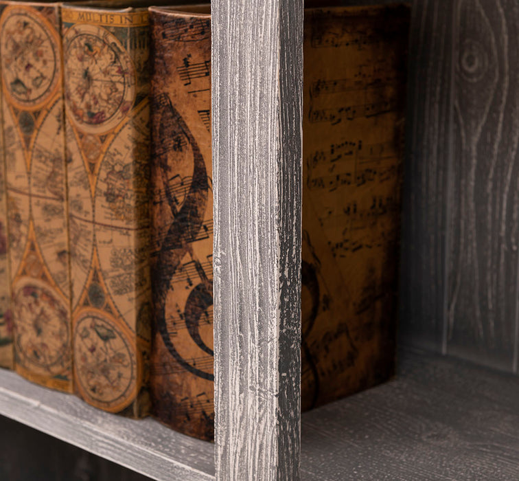 Regalwand aus Massivholz - Bücherregal mit Ornamenten