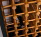 Großes Weinregal aus Massivholz mit Platz für 102 Flaschen - Salbei