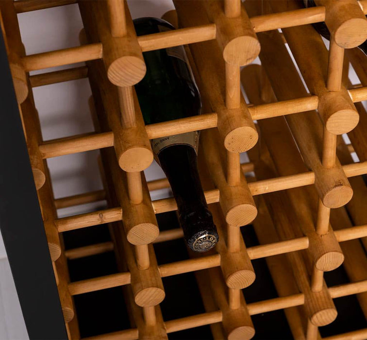 Großes Weinregal aus Massivholz mit Platz für 102 Flaschen - 
