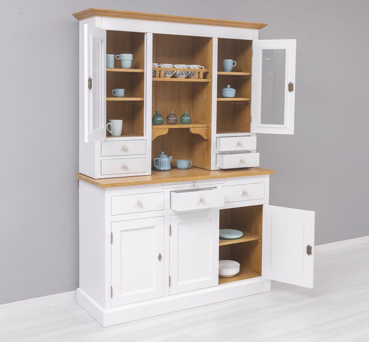 Küchen- und Buffetschrank aus Massivholz im Landhausstil