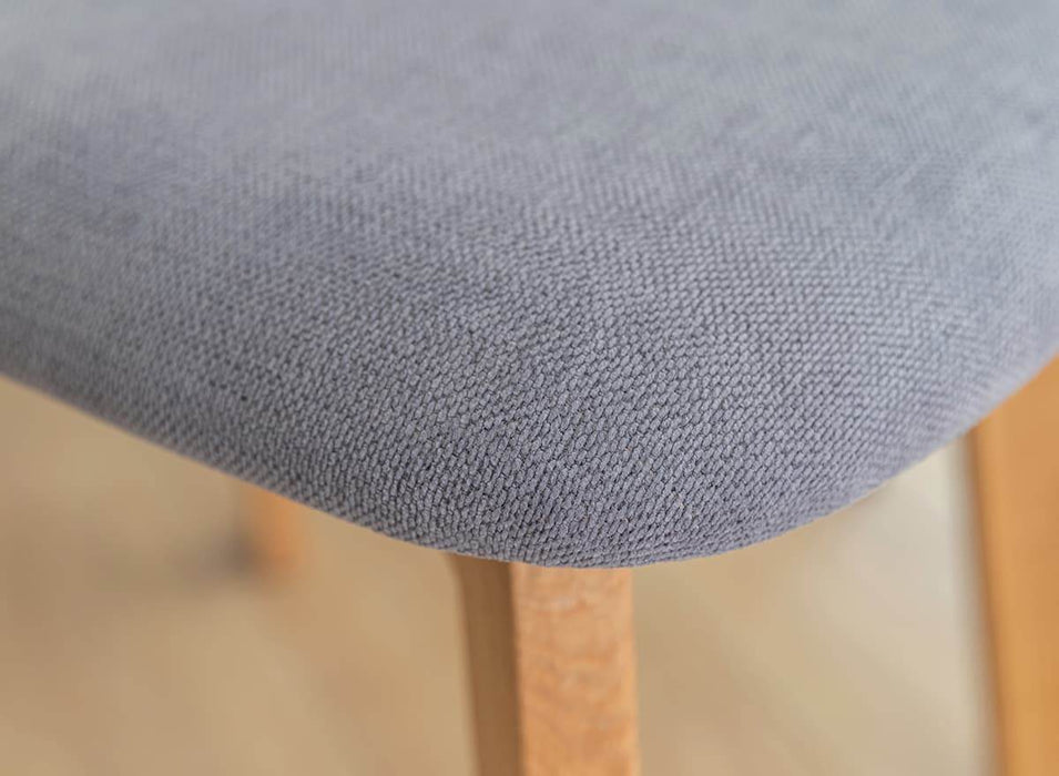Minimalistische Essgruppe aus massiver Eiche | Runder Esstisch Orbetello + 4 x Polsterstuhl Leon - 