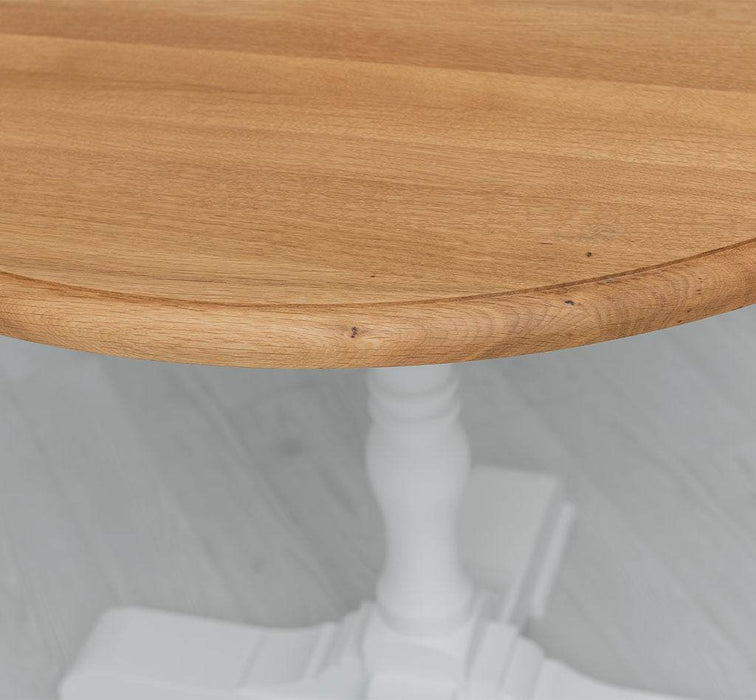 Runder Bistrotisch aus Massivholz | Kleiner Esstisch mit gedrehtem Bein - Pinie gebeizt - Creme