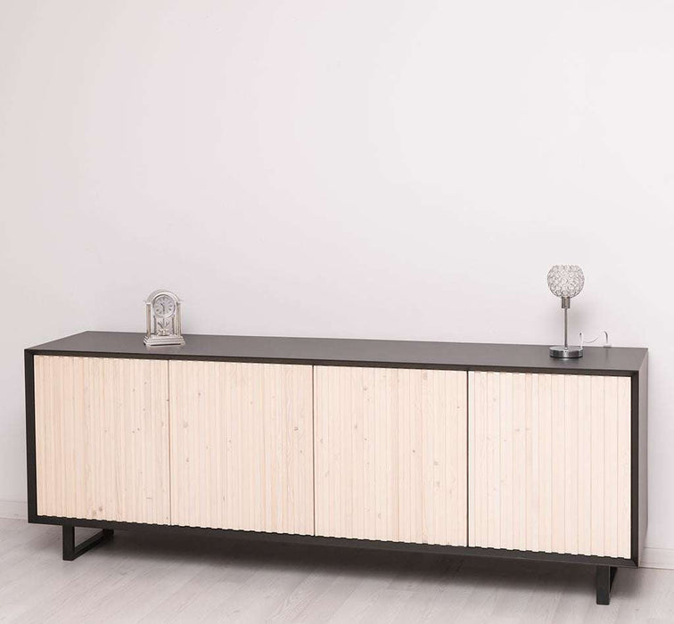 Großes TV-Board aus Massivholz | Sideboard mit geschlossener Front