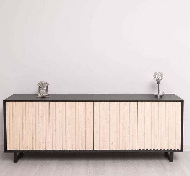 Großes TV-Board aus Massivholz | Sideboard mit geschlossener Front