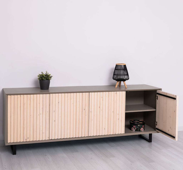 Großes TV-Board aus Massivholz | Sideboard mit geschlossener Front