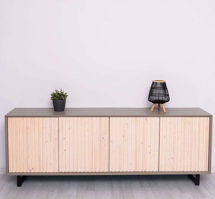 Großes TV-Board aus Massivholz | Sideboard mit geschlossener Front