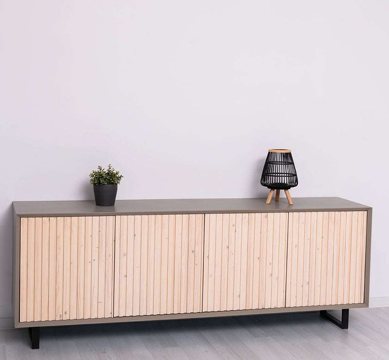 Großes TV-Board aus Massivholz | Sideboard mit geschlossener Front