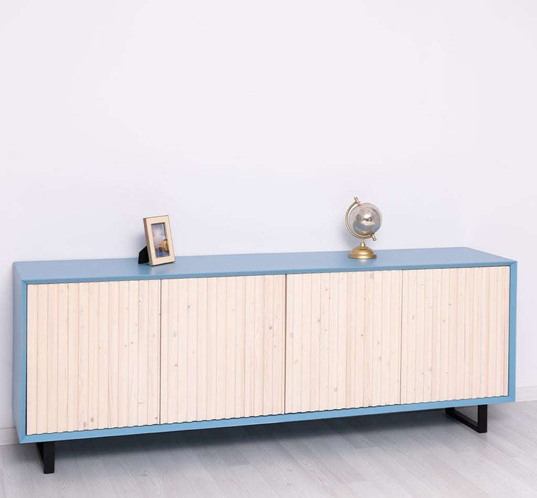 Großes TV-Board aus Massivholz | Sideboard mit geschlossener Front