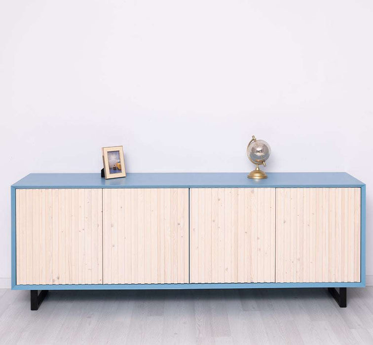 Großes TV-Board aus Massivholz | Sideboard mit geschlossener Front