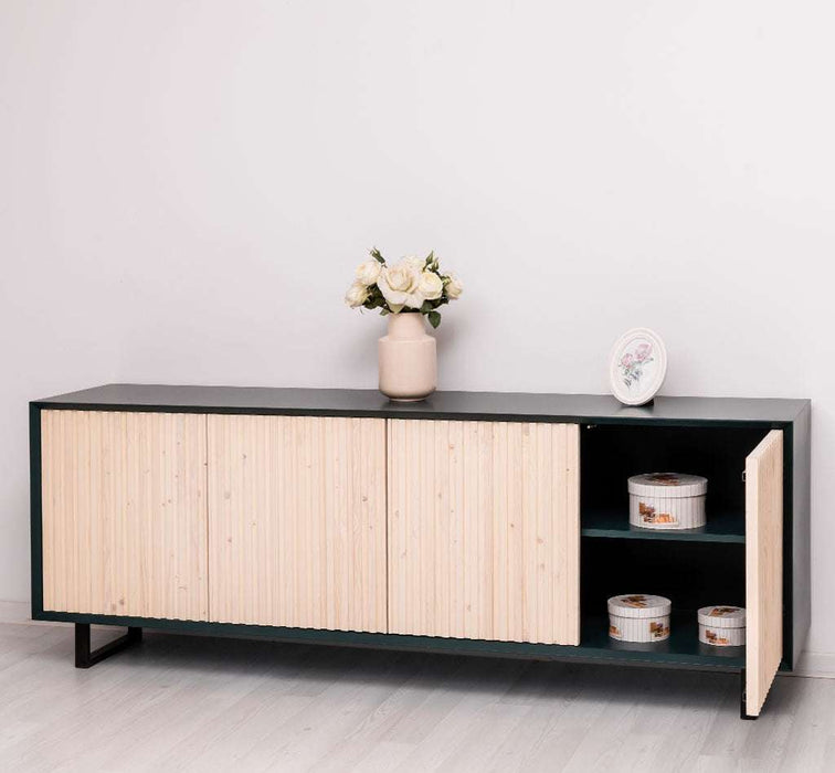 Großes TV-Board aus Massivholz | Sideboard mit geschlossener Front