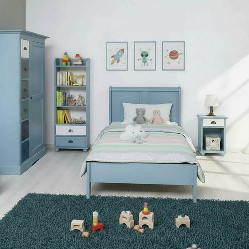 Schlafzimmer-Set-Massivholz-Kinderzimmer-Bett-Nachttisch-Kleiderschrank-spielzeug-frontal