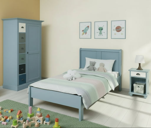 Schlafzimmer-Set-Massivholz-Kinderzimmer-Bett-Nachttisch-Kleiderschrank-spielzeug-fron-diagonal