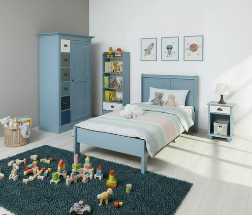 Schlafzimmer-Set-Massivholz-Kinderzimmer-Bett-Nachttisch-Kleiderschrank-spielzeug-fron-diagonal