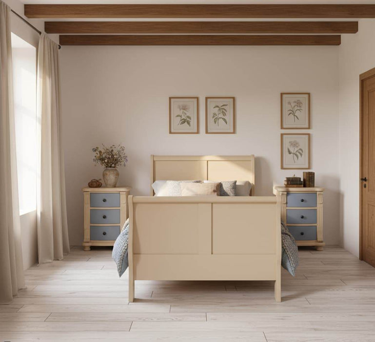 Schlafzimmer-landhaus-Set-aus-Massivholz-Kinderzimmer-mit-Bett-und-zwei-Nachttischen-blau