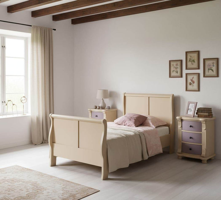 Schlafzimmer-landhaus-Set-aus-Massivholz-Kinderzimmer-mit-Bett-und-zwei-Nachttischen-lavendel