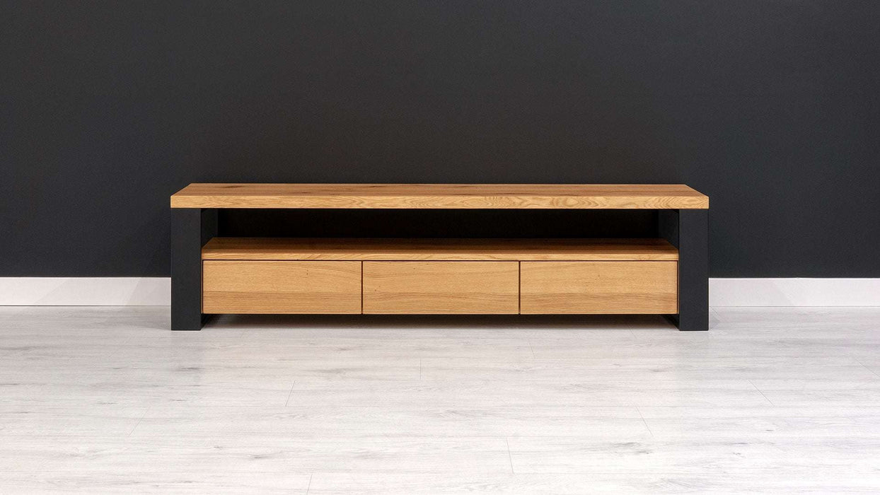 Industrial TV-board aus massiver Eiche in verschiedenen Größen | Schlankes Sideboard Horizon mit drei Schubladen