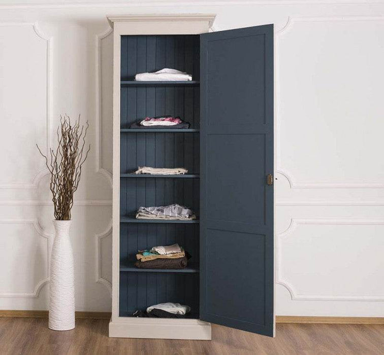 Geschlossener Regalschrank aus Massivholz - beige-offen