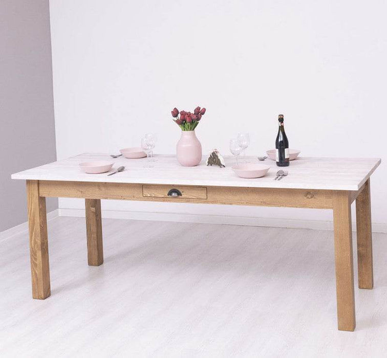 Esstisch aus Massivholz mit Schublade — Massivholzmöbel-Becker