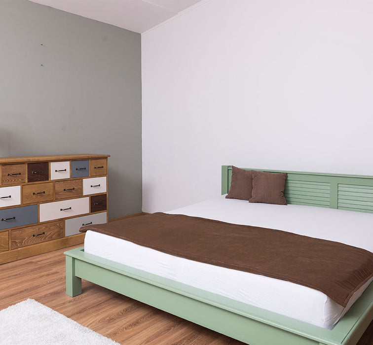 Landhausbett aus Massivholz in verschiedenen Größen & Farben