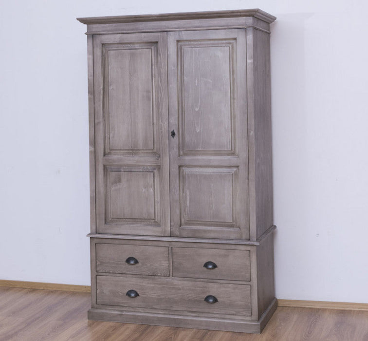 Vintage Kleiderschrank aus Massivholz im Landhausstil