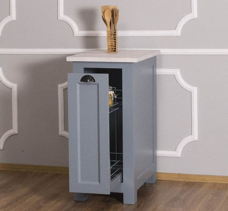 Praktischer Ausziehschrank aus Massivholz